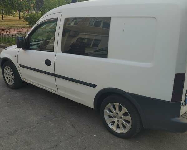 Білий Опель Комбо вант.-пас., об'ємом двигуна 1.2 л та пробігом 447 тис. км за 2500 $, фото 1 на Automoto.ua