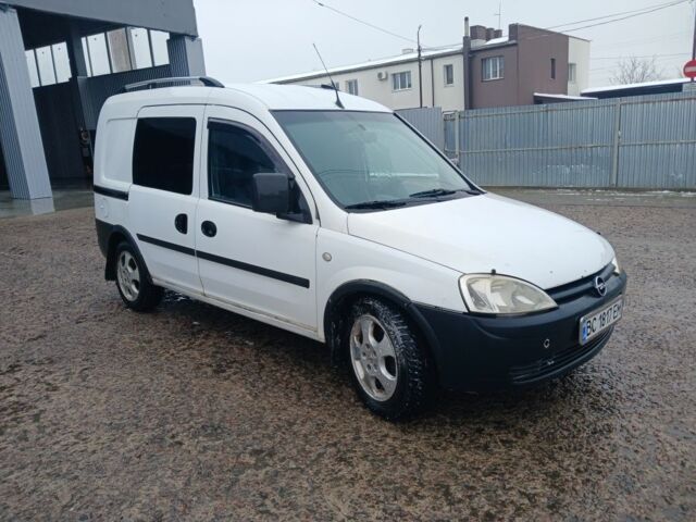 Белый Опель Комбо груз.-пасс., объемом двигателя 1.7 л и пробегом 285 тыс. км за 3300 $, фото 1 на Automoto.ua