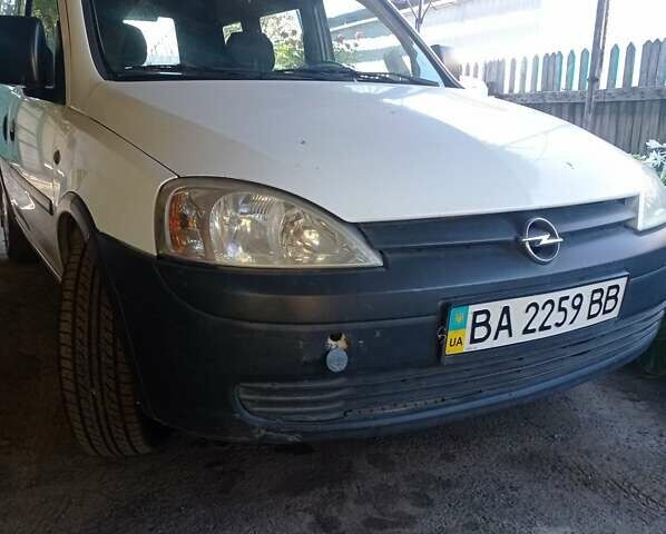 Белый Опель Комбо груз.-пасс., объемом двигателя 1.2 л и пробегом 350 тыс. км за 3800 $, фото 9 на Automoto.ua