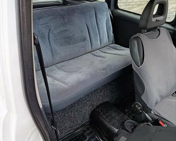 Білий Опель Комбо вант.-пас., об'ємом двигуна 1.25 л та пробігом 228 тис. км за 2999 $, фото 13 на Automoto.ua