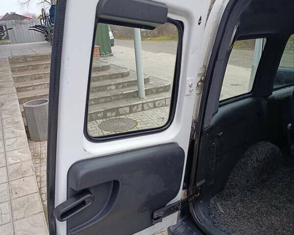 Білий Опель Комбо вант.-пас., об'ємом двигуна 1.25 л та пробігом 228 тис. км за 2999 $, фото 18 на Automoto.ua