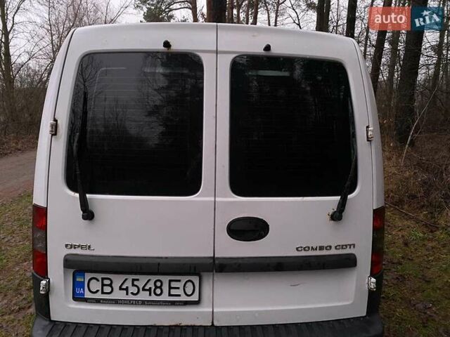 Белый Опель Комбо груз.-пасс., объемом двигателя 1.3 л и пробегом 426 тыс. км за 4200 $, фото 1 на Automoto.ua