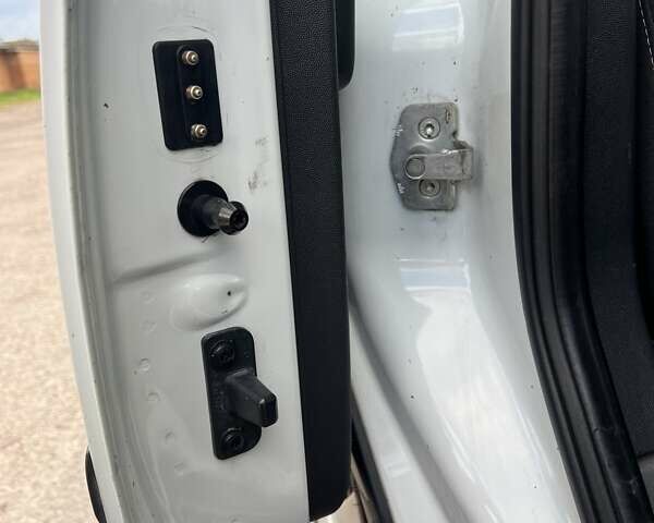 Білий Опель Комбо вант.-пас., об'ємом двигуна 1.2 л та пробігом 268 тис. км за 4300 $, фото 37 на Automoto.ua