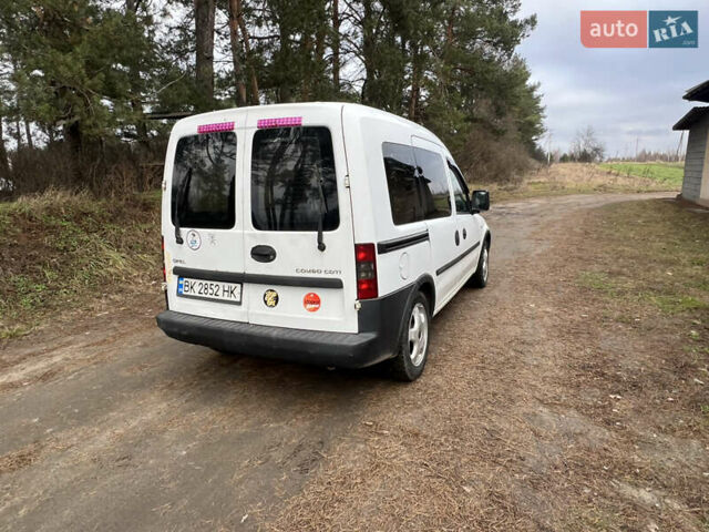 Белый Опель Комбо груз.-пасс., объемом двигателя 1.25 л и пробегом 290 тыс. км за 2900 $, фото 4 на Automoto.ua