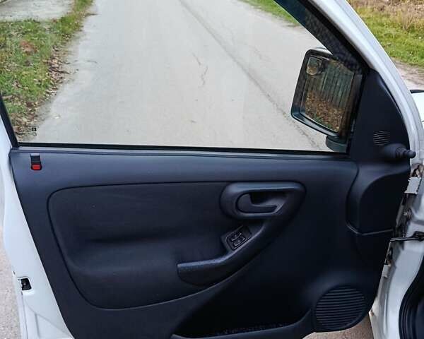 Білий Опель Комбо вант.-пас., об'ємом двигуна 1.3 л та пробігом 268 тис. км за 4500 $, фото 5 на Automoto.ua