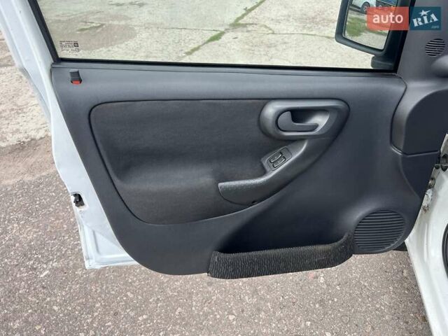 Білий Опель Комбо вант.-пас., об'ємом двигуна 1.2 л та пробігом 268 тис. км за 4300 $, фото 46 на Automoto.ua