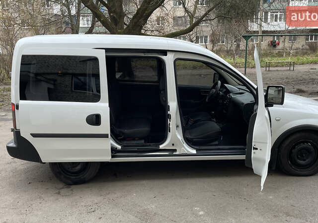 Білий Опель Комбо вант.-пас., об'ємом двигуна 1.25 л та пробігом 365 тис. км за 4000 $, фото 7 на Automoto.ua