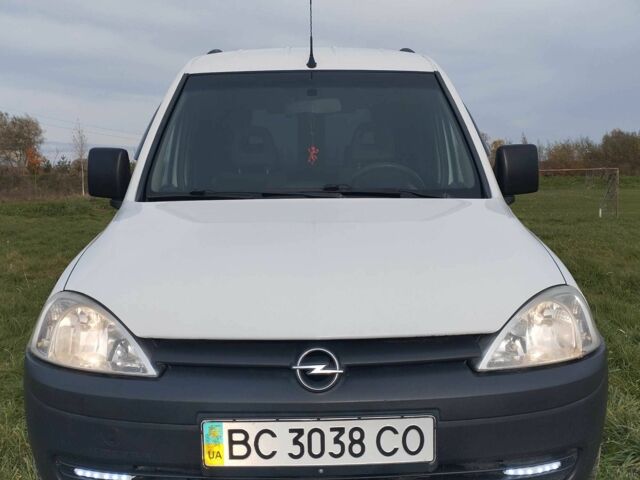 Белый Опель Комбо груз.-пасс., объемом двигателя 1.7 л и пробегом 245 тыс. км за 4177 $, фото 8 на Automoto.ua