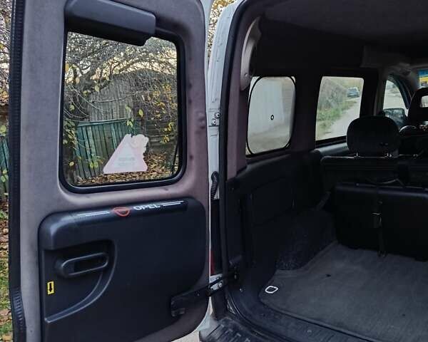 Білий Опель Комбо вант.-пас., об'ємом двигуна 1.3 л та пробігом 268 тис. км за 4500 $, фото 31 на Automoto.ua