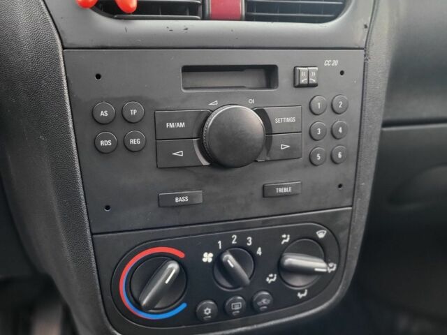 Білий Опель Комбо вант.-пас., об'ємом двигуна 1.2 л та пробігом 323 тис. км за 3750 $, фото 11 на Automoto.ua