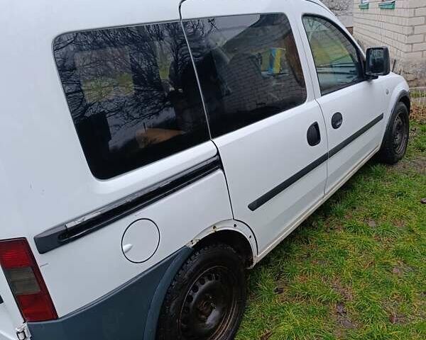 Білий Опель Комбо вант.-пас., об'ємом двигуна 1.25 л та пробігом 200 тис. км за 3300 $, фото 4 на Automoto.ua