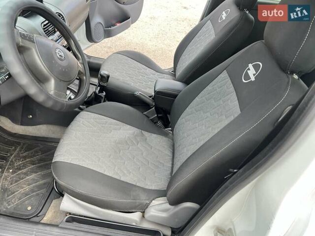 Білий Опель Комбо вант.-пас., об'ємом двигуна 1.2 л та пробігом 268 тис. км за 4300 $, фото 49 на Automoto.ua