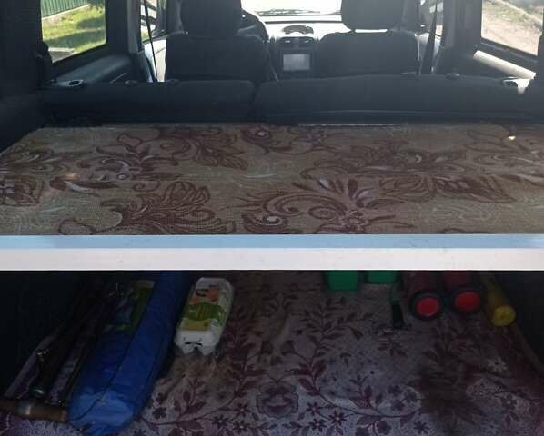 Белый Опель Комбо груз.-пасс., объемом двигателя 1.2 л и пробегом 350 тыс. км за 3800 $, фото 10 на Automoto.ua