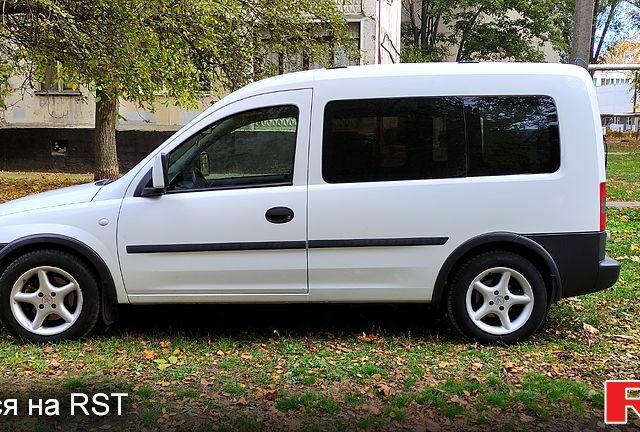Белый Опель Комбо груз.-пасс., объемом двигателя 1.6 л и пробегом 270 тыс. км за 4800 $, фото 4 на Automoto.ua