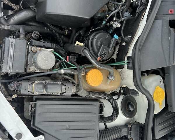 Білий Опель Комбо вант.-пас., об'ємом двигуна 1.2 л та пробігом 268 тис. км за 4300 $, фото 54 на Automoto.ua