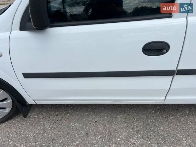 Білий Опель Комбо вант.-пас., об'ємом двигуна 1.2 л та пробігом 268 тис. км за 4300 $, фото 11 на Automoto.ua
