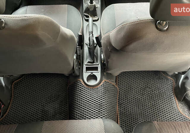 Білий Опель Комбо вант.-пас., об'ємом двигуна 1.25 л та пробігом 365 тис. км за 4000 $, фото 27 на Automoto.ua