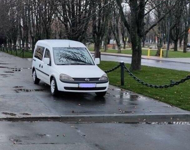 Белый Опель Комбо груз.-пасс., объемом двигателя 1.2 л и пробегом 254 тыс. км за 4150 $, фото 11 на Automoto.ua