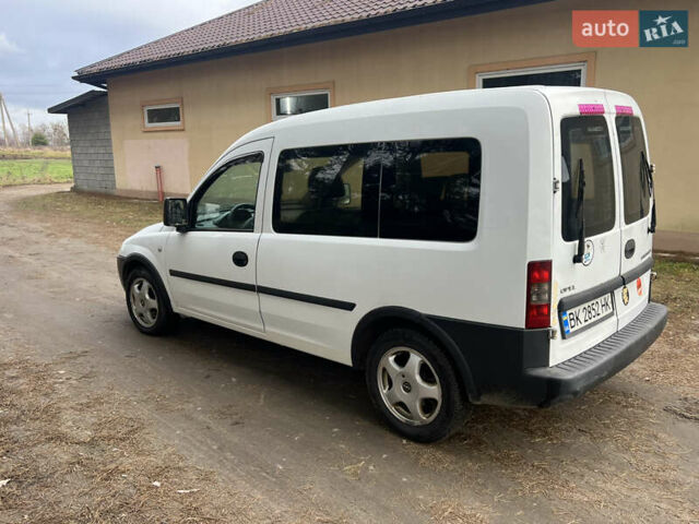 Белый Опель Комбо груз.-пасс., объемом двигателя 1.25 л и пробегом 290 тыс. км за 2900 $, фото 12 на Automoto.ua