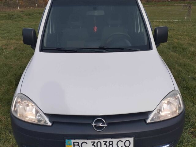 Белый Опель Комбо груз.-пасс., объемом двигателя 1.7 л и пробегом 245 тыс. км за 4177 $, фото 9 на Automoto.ua