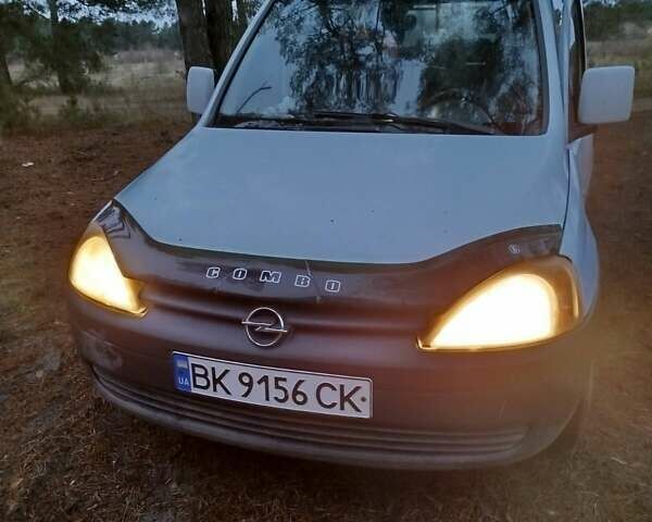 Белый Опель Комбо груз.-пасс., объемом двигателя 1.2 л и пробегом 247 тыс. км за 3300 $, фото 4 на Automoto.ua