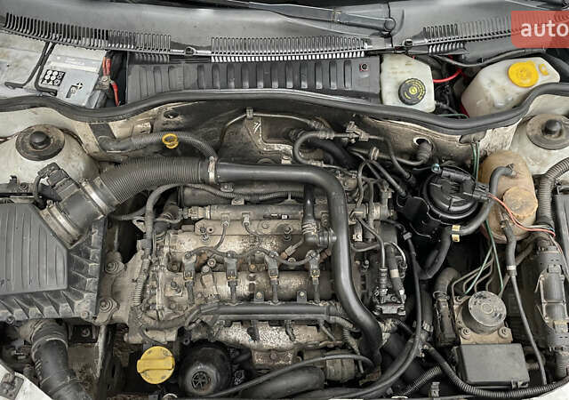 Білий Опель Комбо вант.-пас., об'ємом двигуна 1.25 л та пробігом 365 тис. км за 4000 $, фото 16 на Automoto.ua