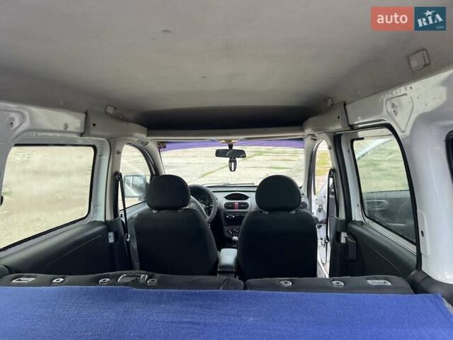 Білий Опель Комбо вант.-пас., об'ємом двигуна 1.2 л та пробігом 268 тис. км за 4300 $, фото 45 на Automoto.ua