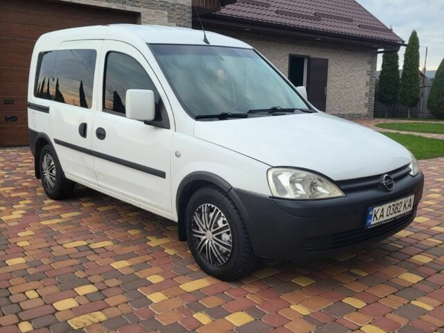 Білий Опель Комбо вант.-пас., об'ємом двигуна 1.2 л та пробігом 323 тис. км за 3750 $, фото 1 на Automoto.ua