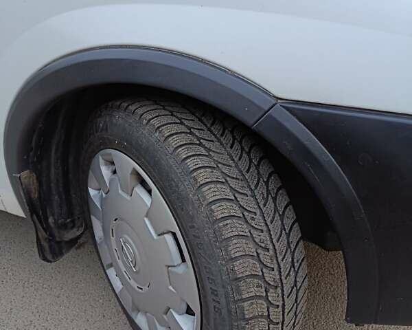 Білий Опель Комбо вант.-пас., об'ємом двигуна 1.3 л та пробігом 268 тис. км за 4500 $, фото 3 на Automoto.ua