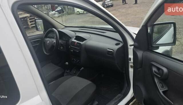 Белый Опель Комбо груз.-пасс., объемом двигателя 1.3 л и пробегом 370 тыс. км за 3650 $, фото 10 на Automoto.ua