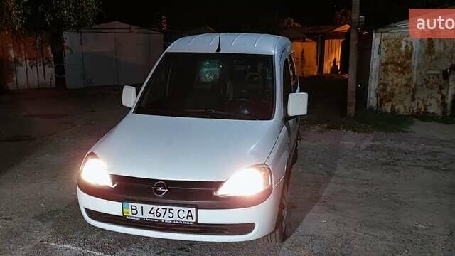 Белый Опель Комбо груз.-пасс., объемом двигателя 1.2 л и пробегом 254 тыс. км за 4150 $, фото 5 на Automoto.ua
