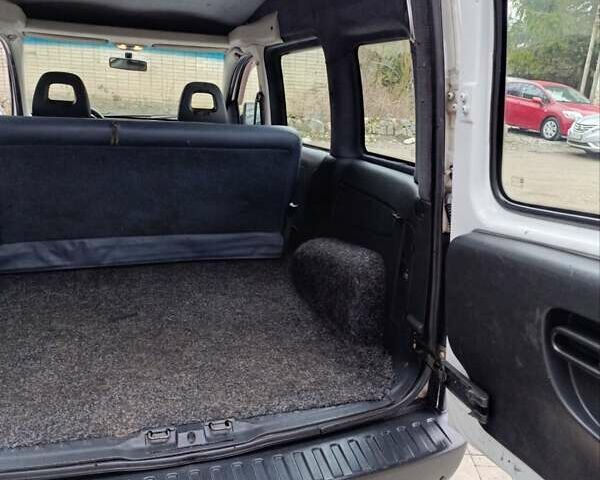 Білий Опель Комбо вант.-пас., об'ємом двигуна 1.25 л та пробігом 228 тис. км за 2999 $, фото 16 на Automoto.ua