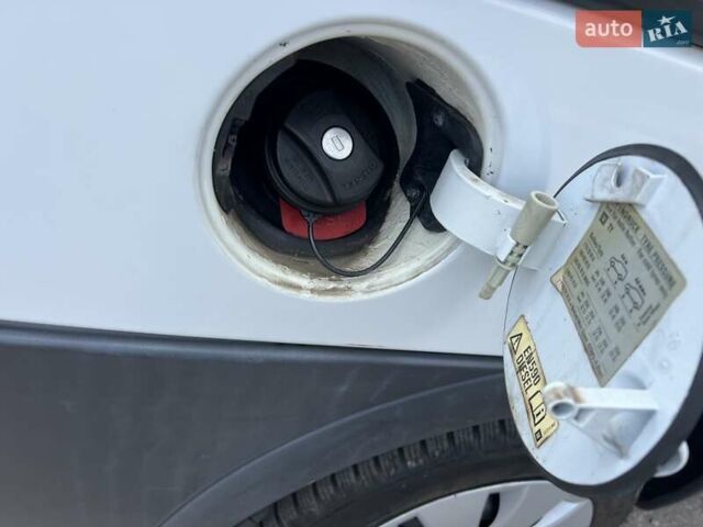 Білий Опель Комбо вант.-пас., об'ємом двигуна 1.2 л та пробігом 268 тис. км за 4300 $, фото 40 на Automoto.ua