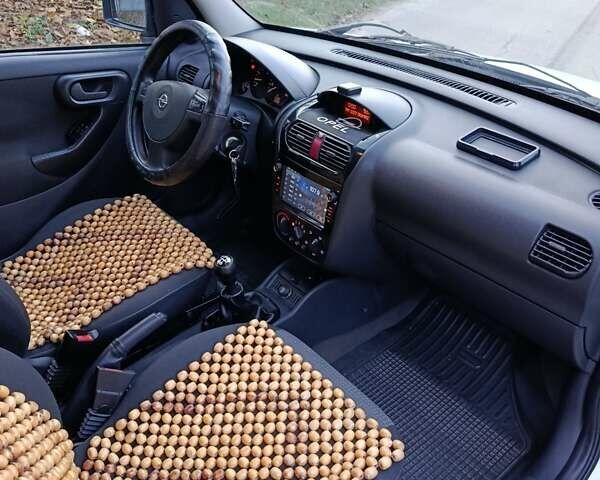 Білий Опель Комбо вант.-пас., об'ємом двигуна 1.3 л та пробігом 268 тис. км за 4500 $, фото 12 на Automoto.ua