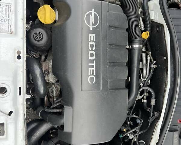 Білий Опель Комбо вант.-пас., об'ємом двигуна 1.2 л та пробігом 268 тис. км за 4300 $, фото 55 на Automoto.ua