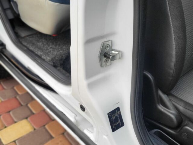 Білий Опель Комбо вант.-пас., об'ємом двигуна 1.2 л та пробігом 323 тис. км за 3750 $, фото 2 на Automoto.ua