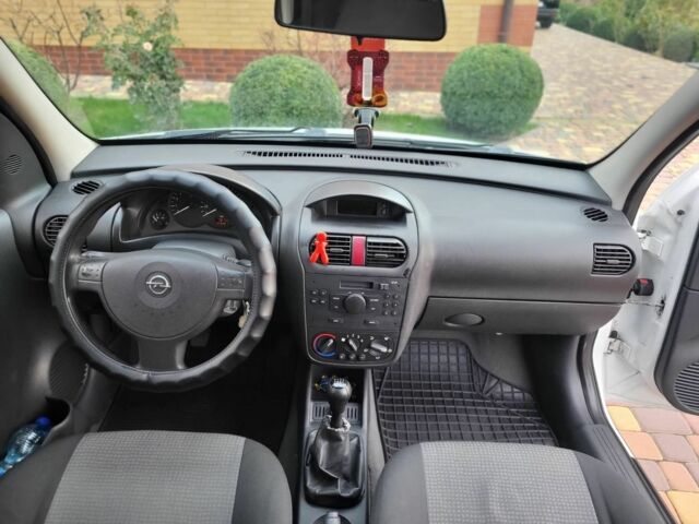 Білий Опель Комбо вант.-пас., об'ємом двигуна 1.2 л та пробігом 323 тис. км за 3750 $, фото 4 на Automoto.ua