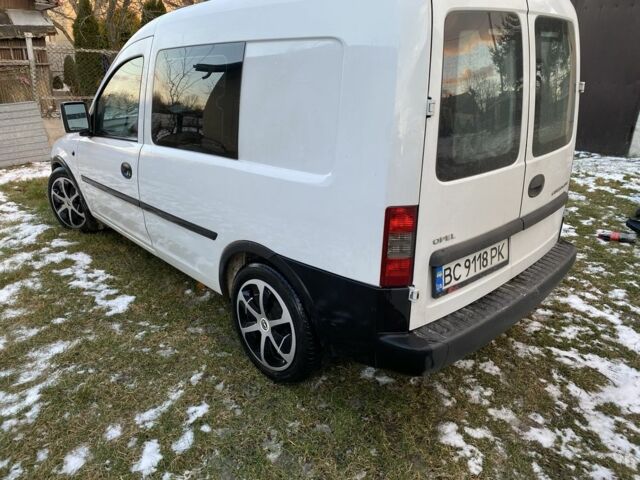 Білий Опель Комбо вант.-пас., об'ємом двигуна 1.2 л та пробігом 299 тис. км за 2050 $, фото 4 на Automoto.ua