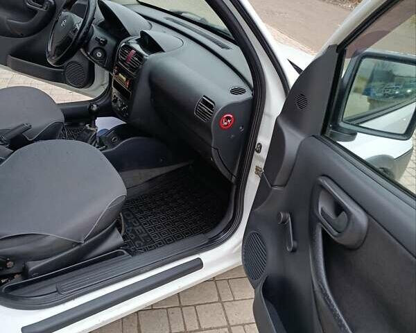 Білий Опель Комбо вант.-пас., об'ємом двигуна 1.25 л та пробігом 228 тис. км за 2999 $, фото 15 на Automoto.ua