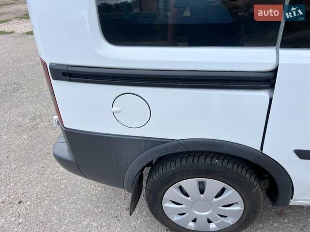 Білий Опель Комбо вант.-пас., об'ємом двигуна 1.2 л та пробігом 268 тис. км за 4300 $, фото 22 на Automoto.ua