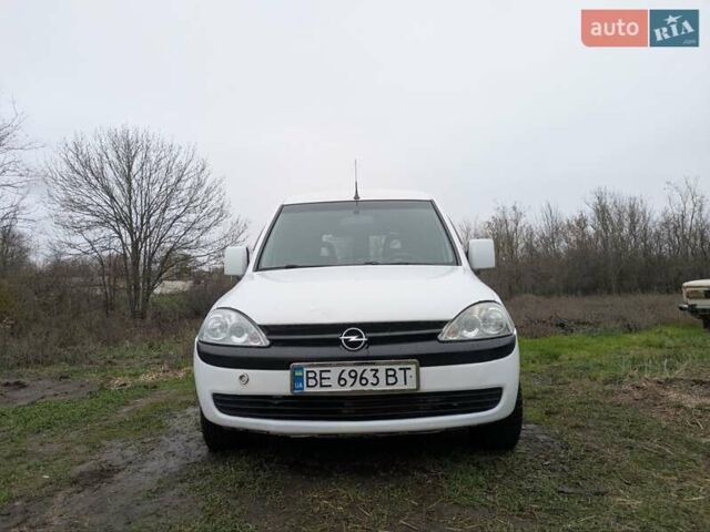 Білий Опель Комбо вант.-пас., об'ємом двигуна 1.25 л та пробігом 326 тис. км за 3500 $, фото 1 на Automoto.ua