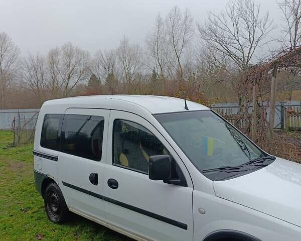 Білий Опель Комбо вант.-пас., об'ємом двигуна 1.25 л та пробігом 200 тис. км за 3300 $, фото 8 на Automoto.ua