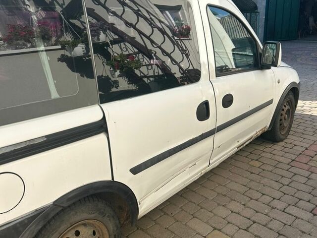 Білий Опель Комбо вант.-пас., об'ємом двигуна 1.3 л та пробігом 450 тис. км за 2100 $, фото 2 на Automoto.ua