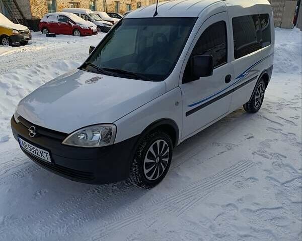 Білий Опель Комбо вант.-пас., об'ємом двигуна 1.3 л та пробігом 218 тис. км за 3400 $, фото 2 на Automoto.ua