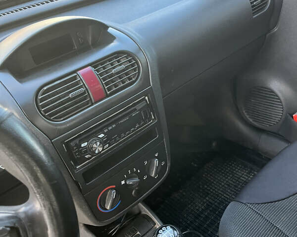 Білий Опель Комбо вант.-пас., об'ємом двигуна 1.3 л та пробігом 300 тис. км за 2750 $, фото 12 на Automoto.ua