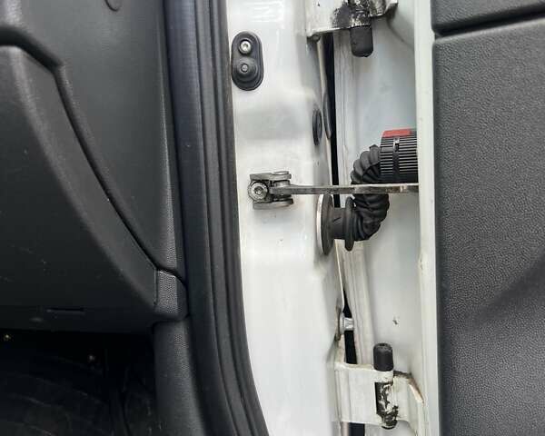 Білий Опель Комбо вант.-пас., об'ємом двигуна 1.2 л та пробігом 268 тис. км за 4300 $, фото 33 на Automoto.ua