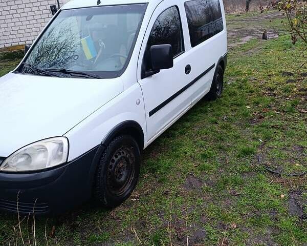 Білий Опель Комбо вант.-пас., об'ємом двигуна 1.25 л та пробігом 200 тис. км за 3300 $, фото 9 на Automoto.ua