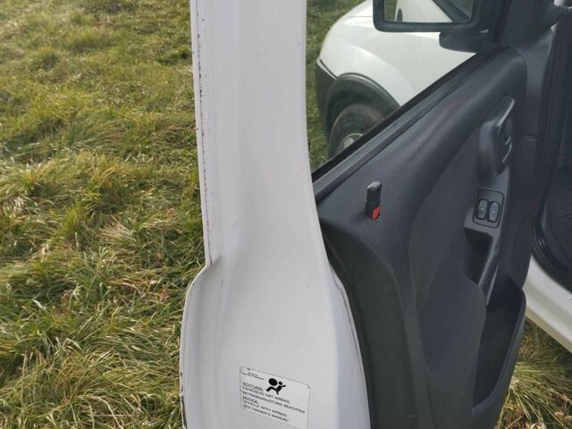 Белый Опель Комбо груз.-пасс., объемом двигателя 1.7 л и пробегом 245 тыс. км за 4177 $, фото 4 на Automoto.ua