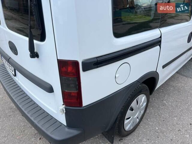 Білий Опель Комбо вант.-пас., об'ємом двигуна 1.2 л та пробігом 268 тис. км за 4300 $, фото 19 на Automoto.ua