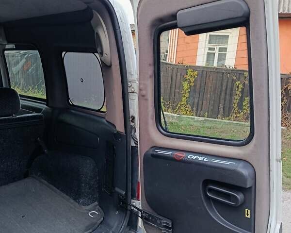 Білий Опель Комбо вант.-пас., об'ємом двигуна 1.3 л та пробігом 268 тис. км за 4500 $, фото 30 на Automoto.ua